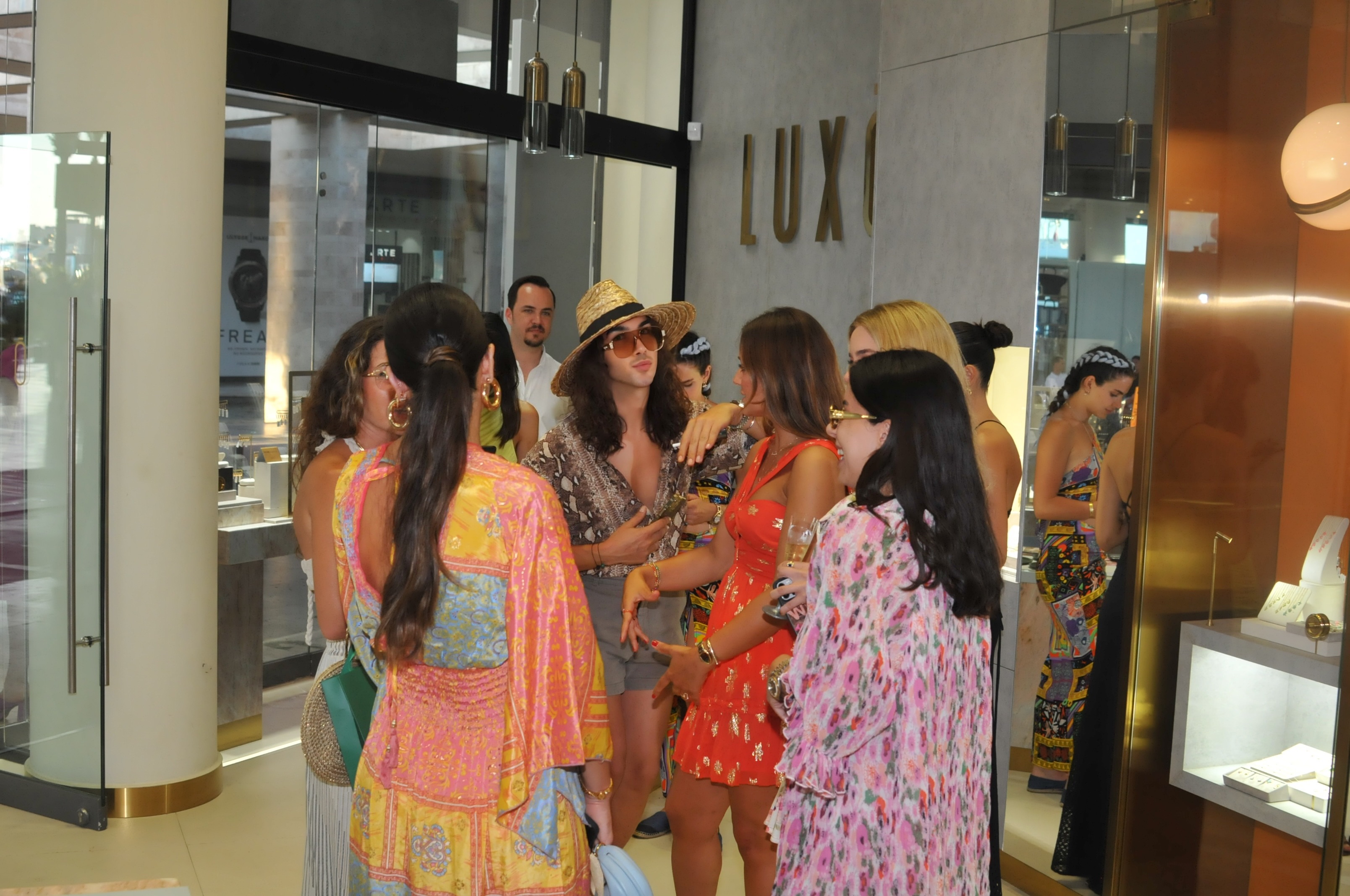 Luxo gallery 16